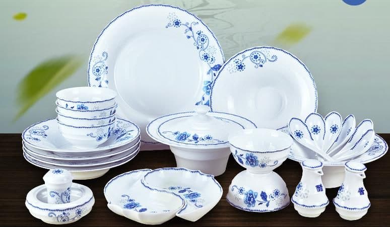 Red Leaf Blue & White Mist — a 26-piece Chinese porcelain dinner service