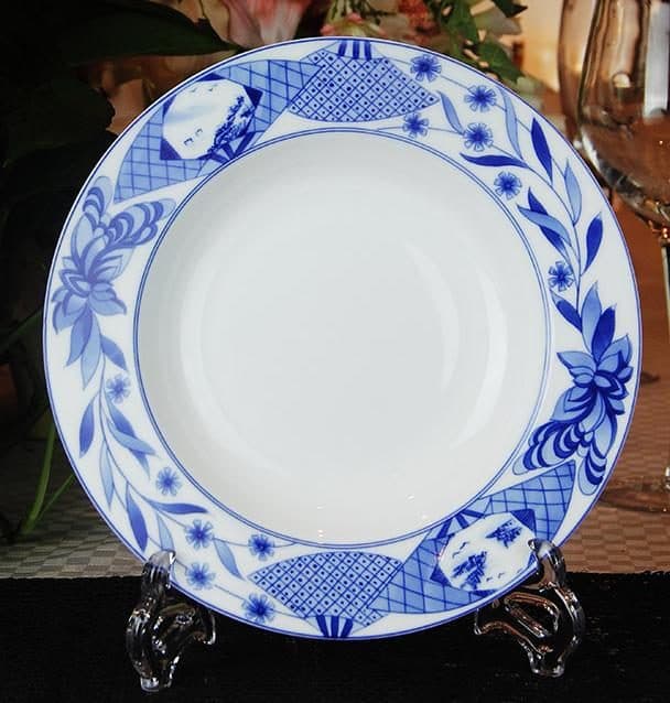 Red Leaf Chinese — Gentle Warmth — a 36-piece Chinese porcelain dinner service