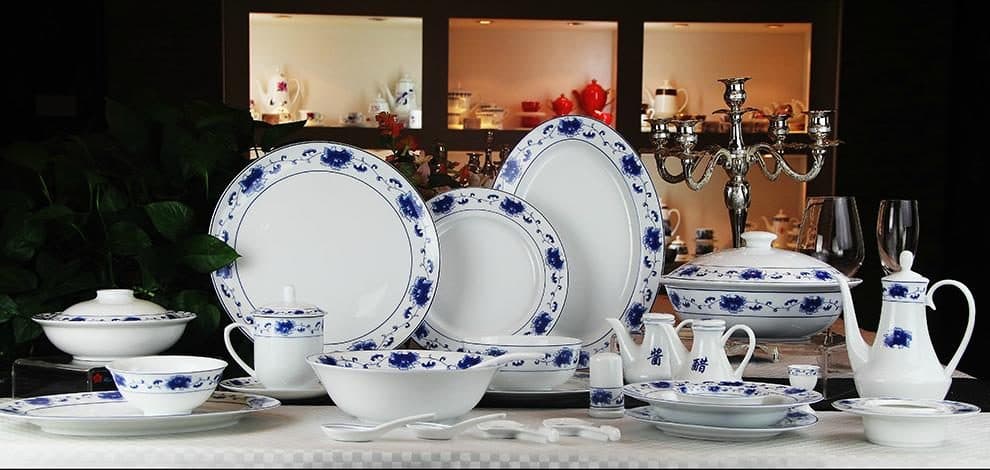 Red Leaf Chinese Manchu-Han Imperial Feast — a 118-piece Chinese porcelain dinner service