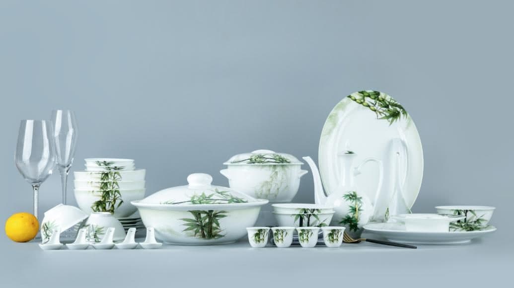 Red Leaf Green Bamboo — a 88-piece Chinese porcelain dinner service
