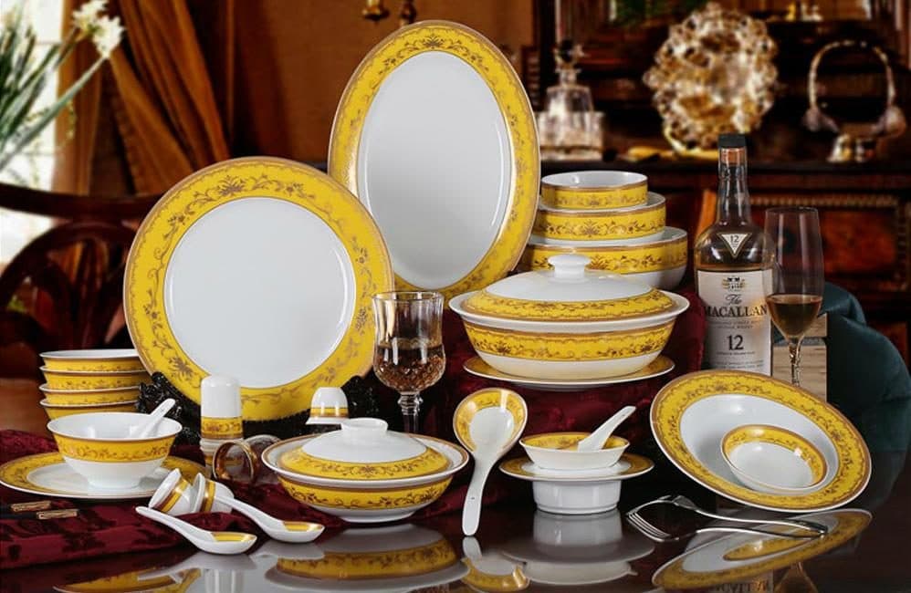 Red Leaf Imperial Banquet — a 62-piece Chinese porcelain dinner service