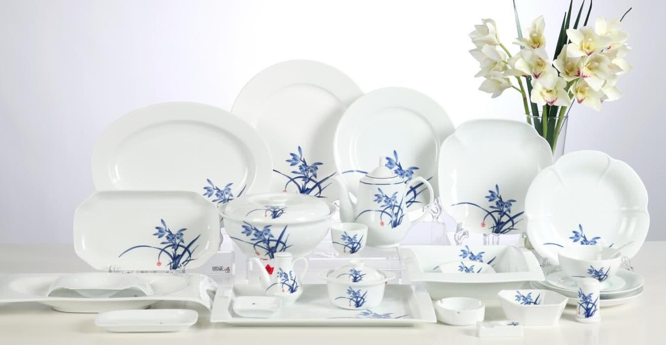 Red Leaf In-Glaze Blue & White — Orchid Fragrance — a 66-piece Chinese porcelain dinner service