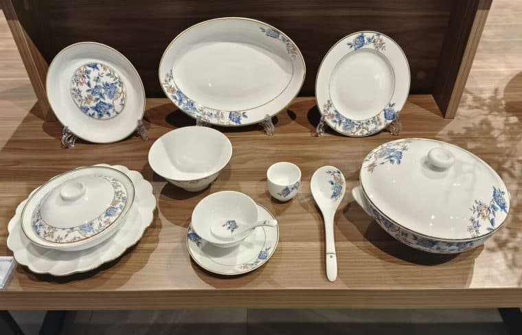 Red Leaf Overglaze Devotion — a 39-piece Chinese porcelain dinner service