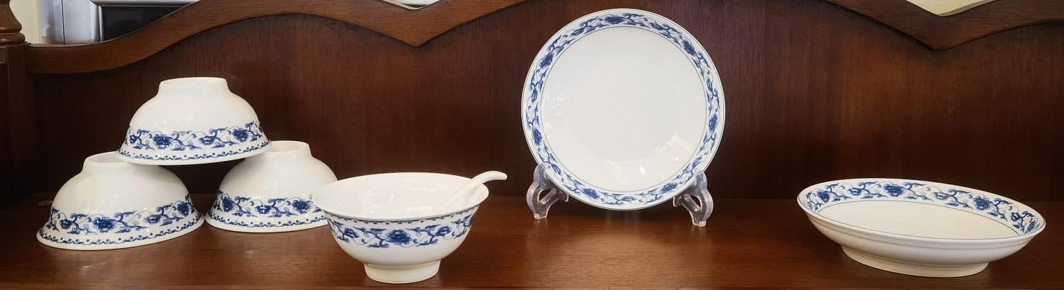Red Leaf Peony with Brocade Rim — a 18-piece Chinese porcelain dinner service