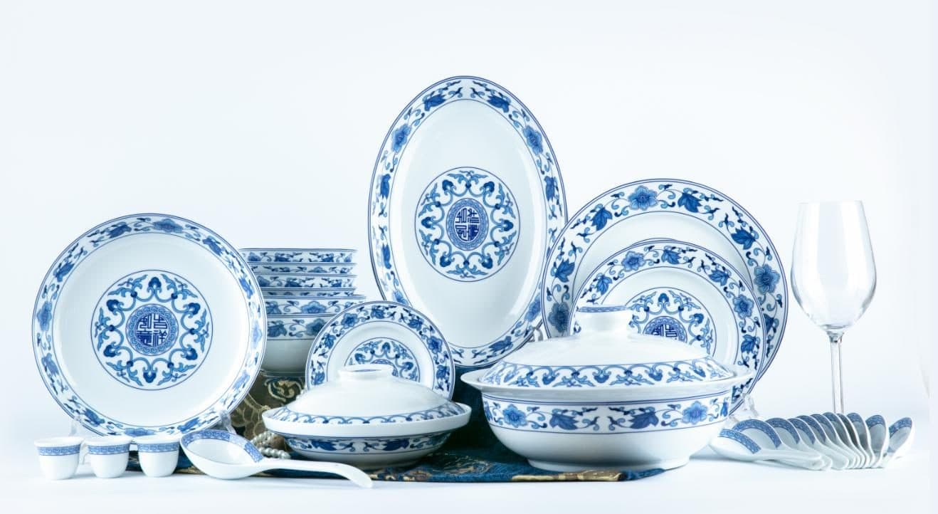 Red Leaf Ruyi Scroll — a 60-piece Chinese porcelain dinner service