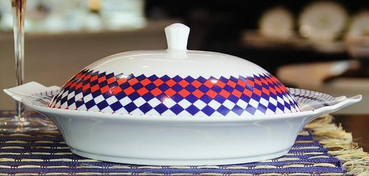 Red Leaf Scottish Melody — a 32-piece Chinese porcelain dinner service