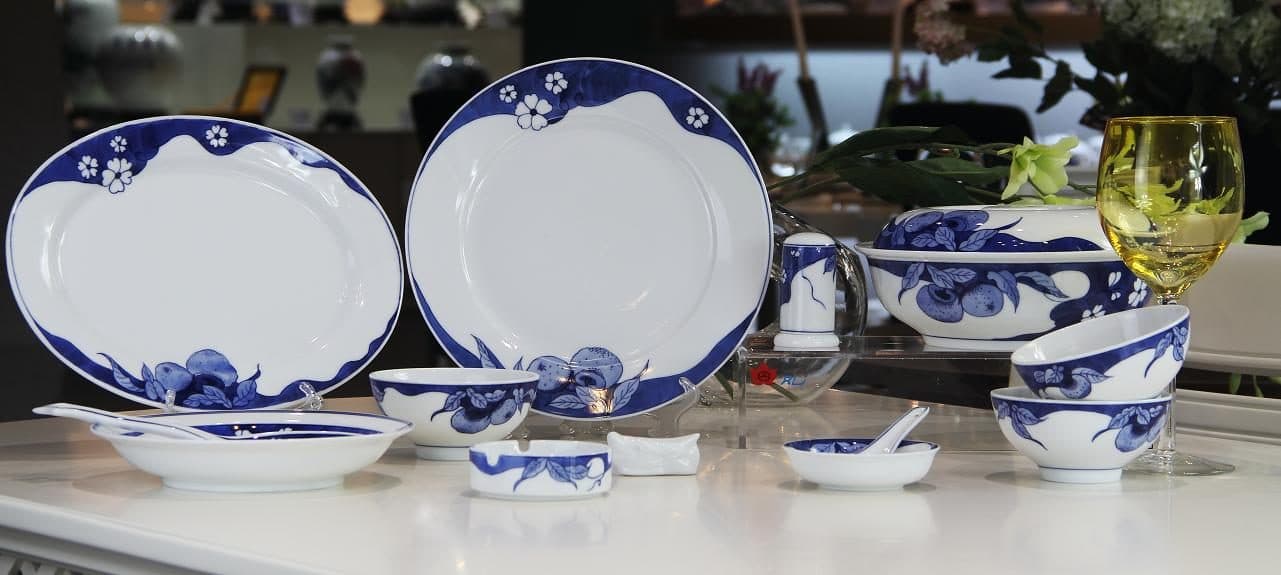 Red Leaf Underglaze Hand-Painted Blue & White — All Wishes Fulfilled — a 111-piece Chinese porcelain dinner service