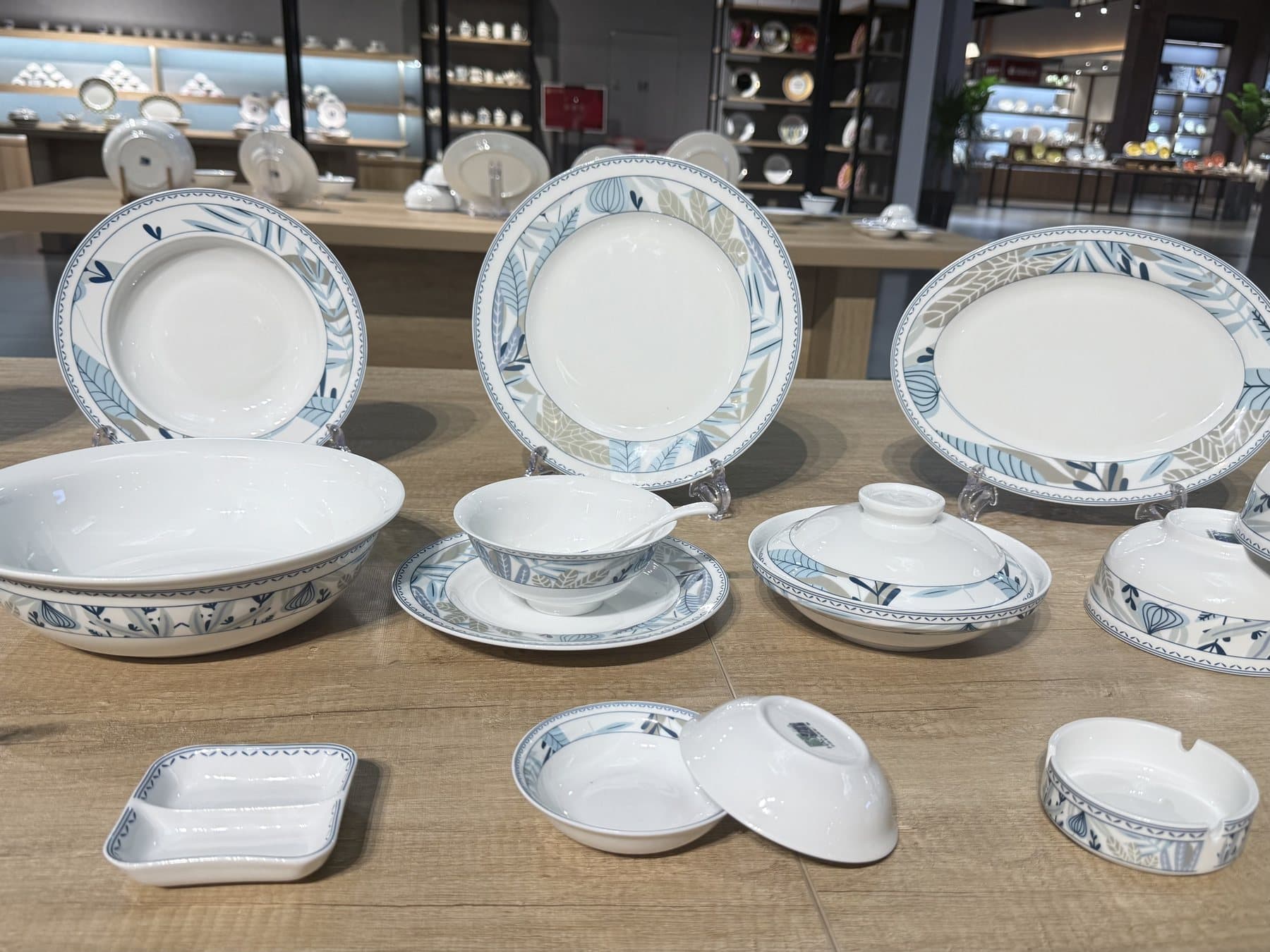 Orchid Whisper — 56-piece Banquet Service